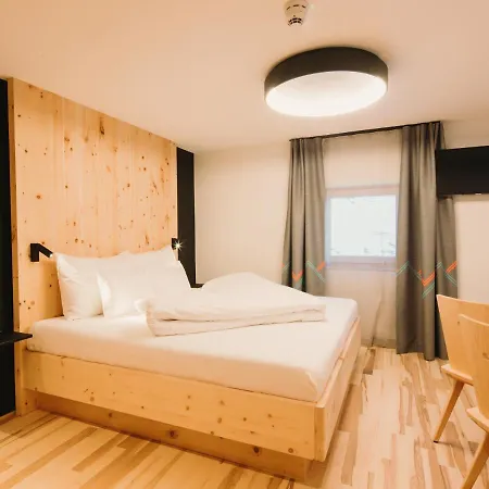 Alpin - & 4*
